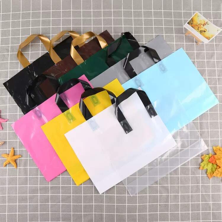 Biodegradable Packing Shopping Recycle Plastic Bags Custom Merchandise Die Cut Handle Bag Carrier Packaging Bags for Clothes