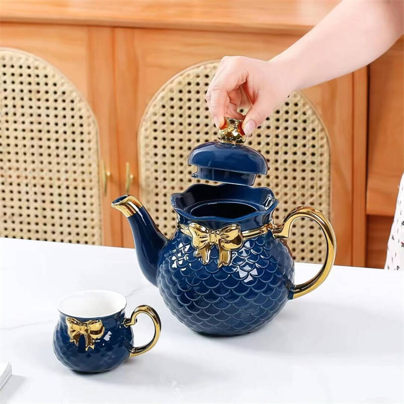 blue-tea-pot-and-tea-cup.jpg