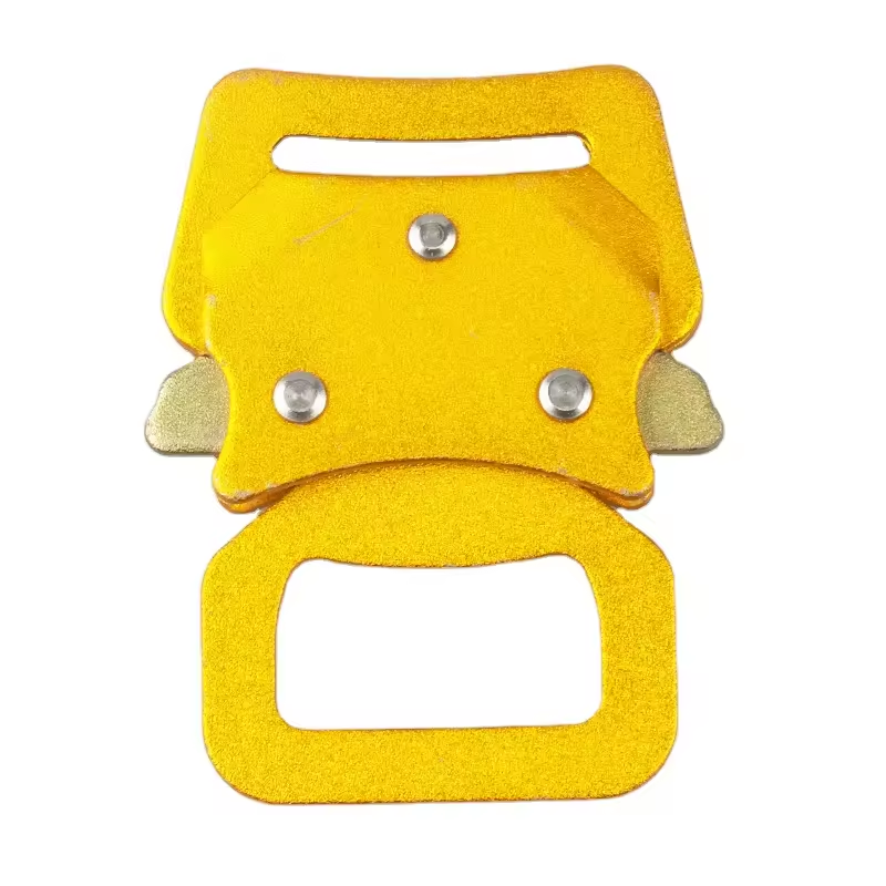 Quick release buckle for fall protection as well as bags and luggages