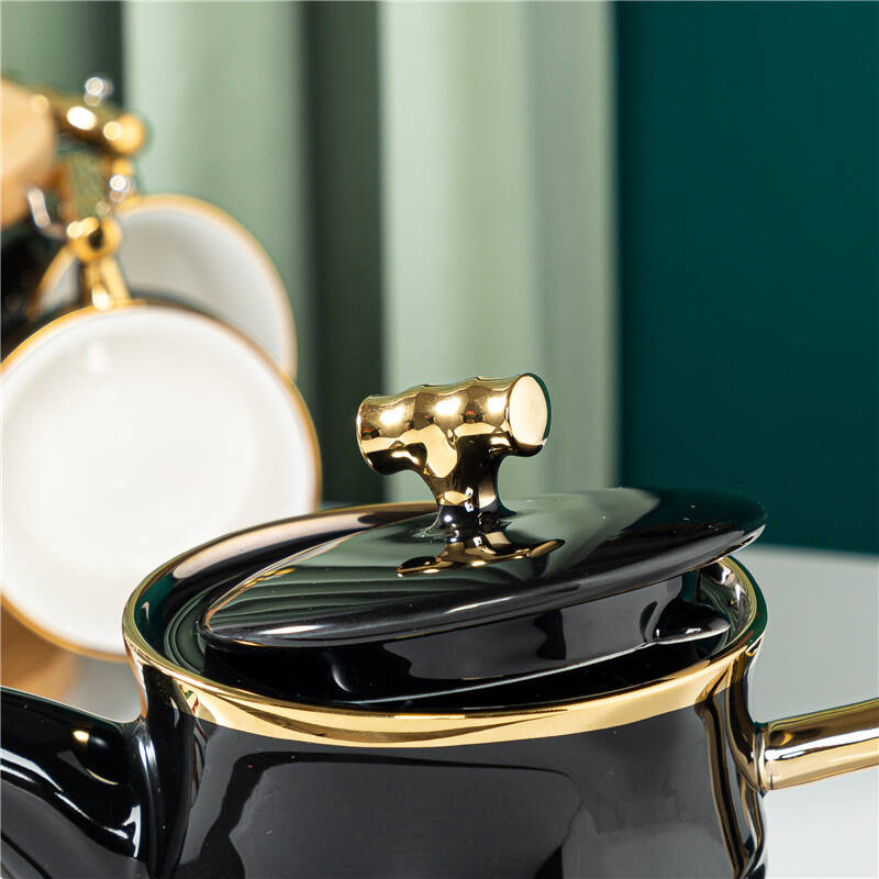 pretty-bright-glaze-and-gold-rim-on-tea-set.jpg