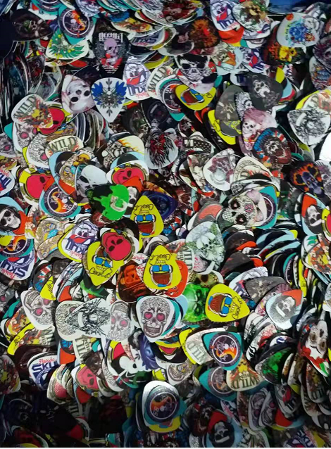 High quality custom cartoon pattern guitar picks for acoustic classical guitar bass