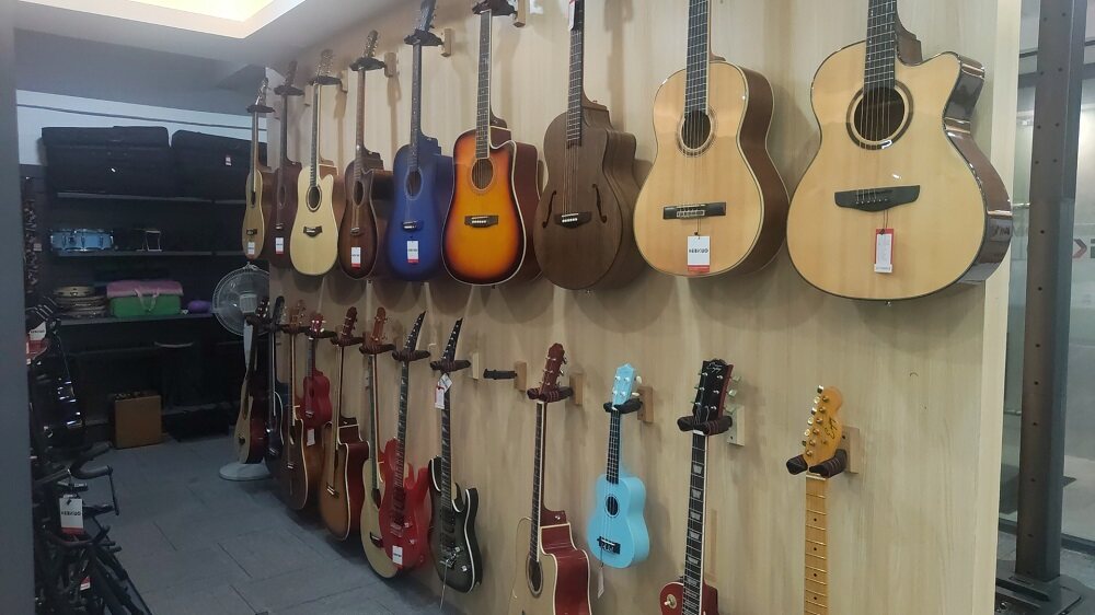 La historia de las guitarras: desde las raíces antiguas hasta las variaciones modernas