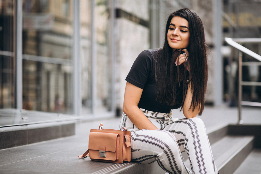 The Ultimate Guide to Women Leather Messenger Bags: Style, Functionality, and Versatility