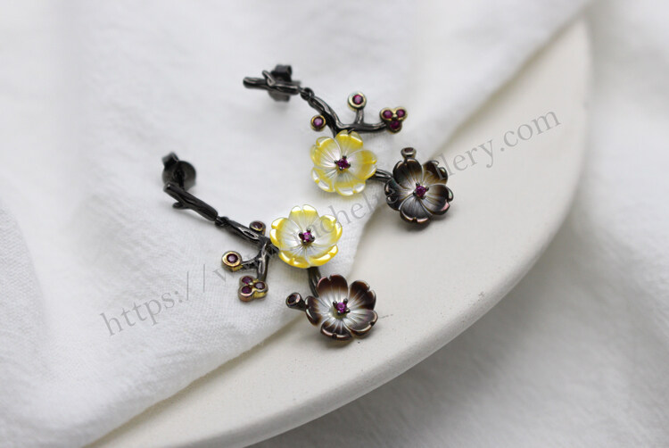 fashion flower design earrings.jpg