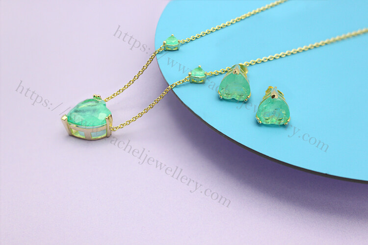 heart shape green stone jewelry set.jpg