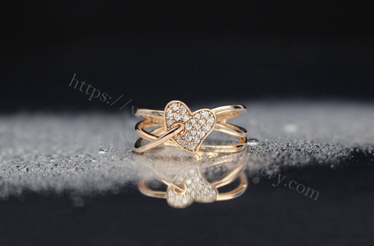 heart silver ring with cubic zirconia.jpg