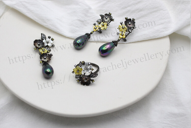 black plated set with shell flower.jpg