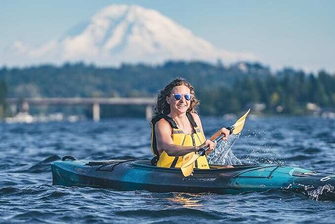 Multi-purpose life jacket，movement curve paddling vest provide excellent mobility for kayaking, canoeing, and stand up paddling