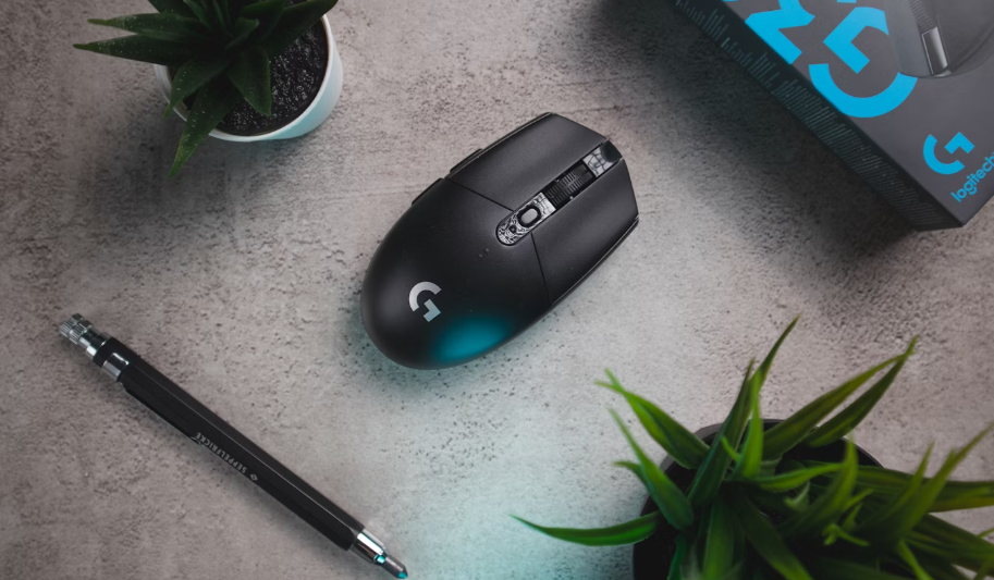 How to Connect a Logitech Wireless Mouse to a Laptop