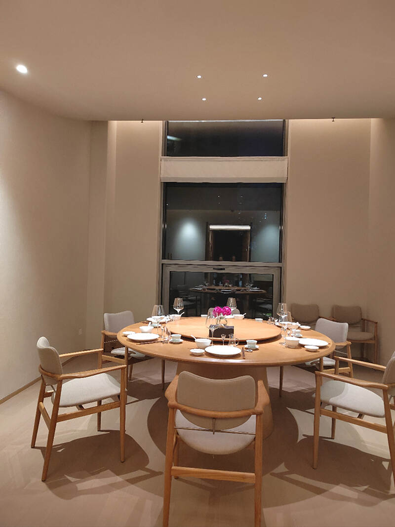 Restaurant lighting