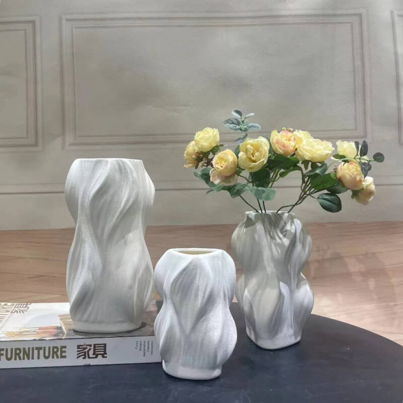 White large-capacity ceramic art bag with unique and distinctive vase design for home decoration