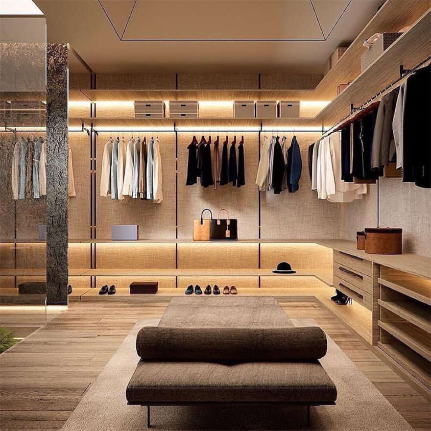 Modern Wall-Amounted Walk-in Closet