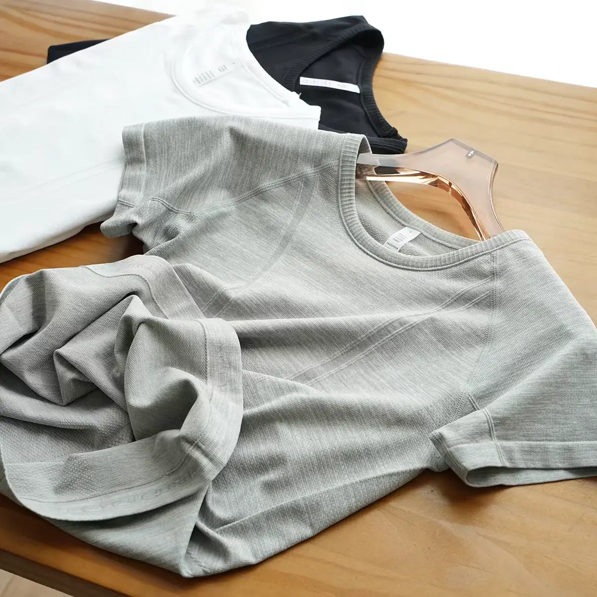 seamless yoga top, women’s fitness t-shirt, gym short sleeve shirt, breathable workout top, slim fit sport shirt