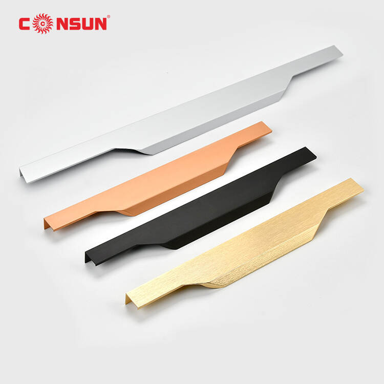 Invisible thumb style slot-free handle