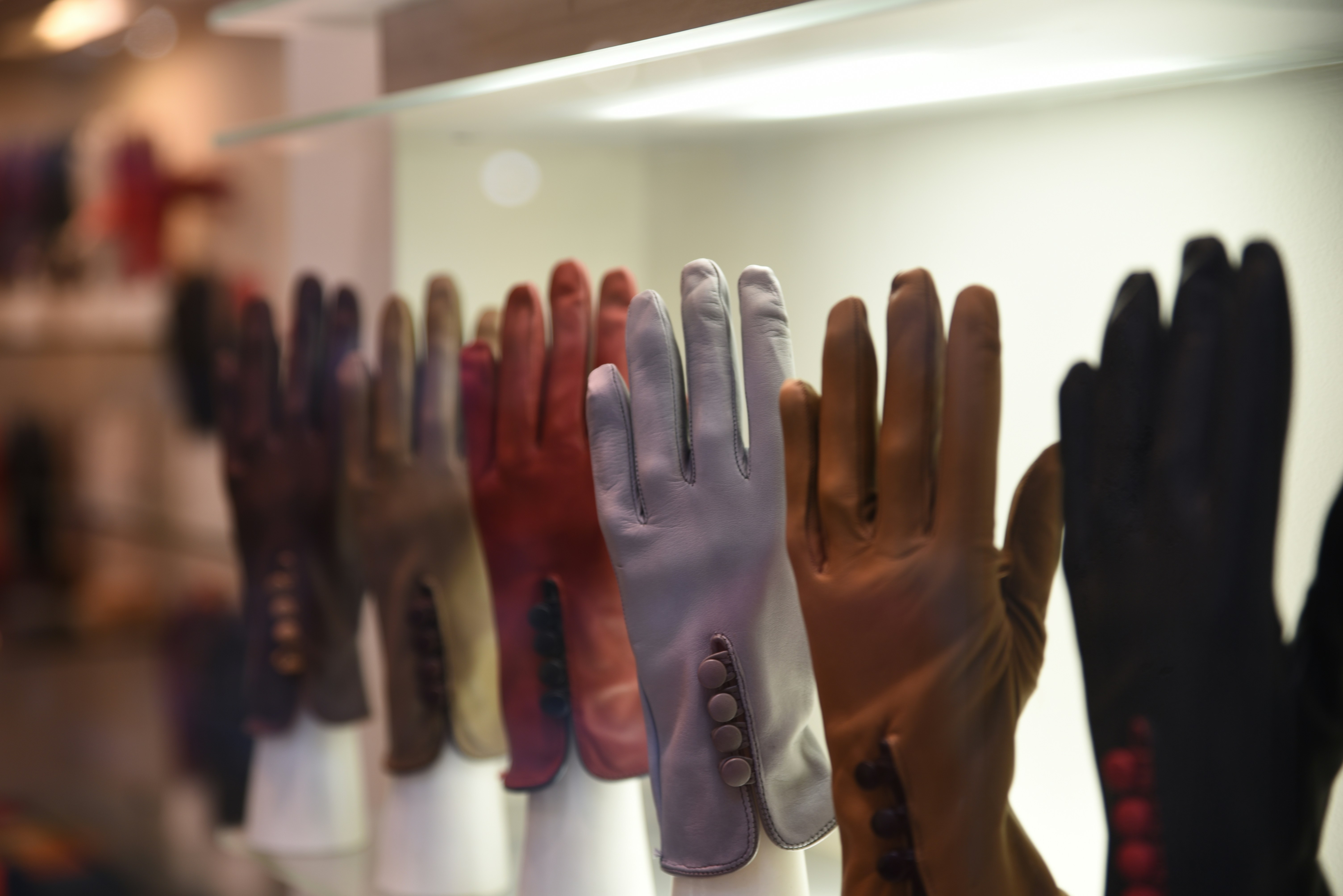The Science Behind Glove Materials:Understanding the Essentials