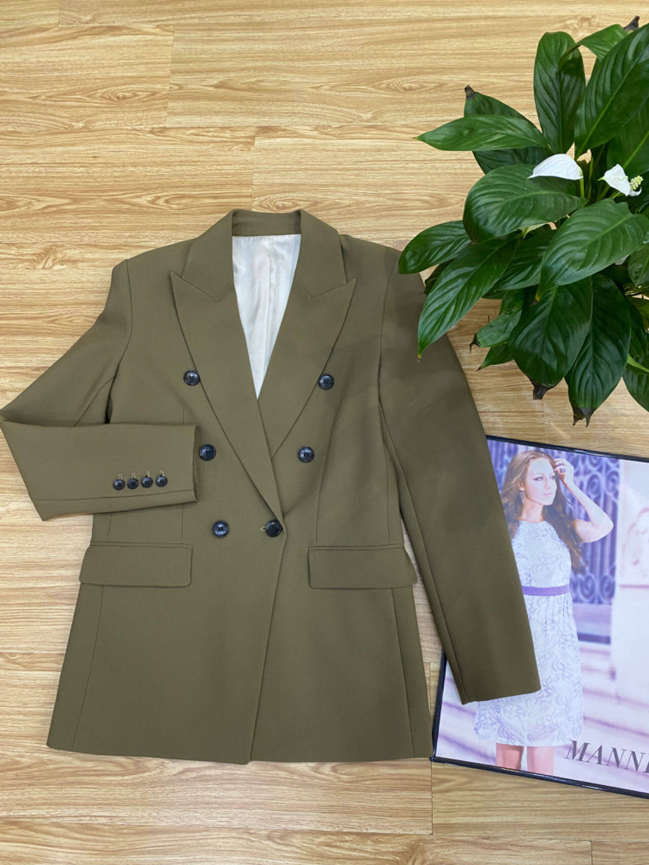 Minimalist style double breasted embellishments slim fitting long sleeved lapel fashionable suit single piece jacket