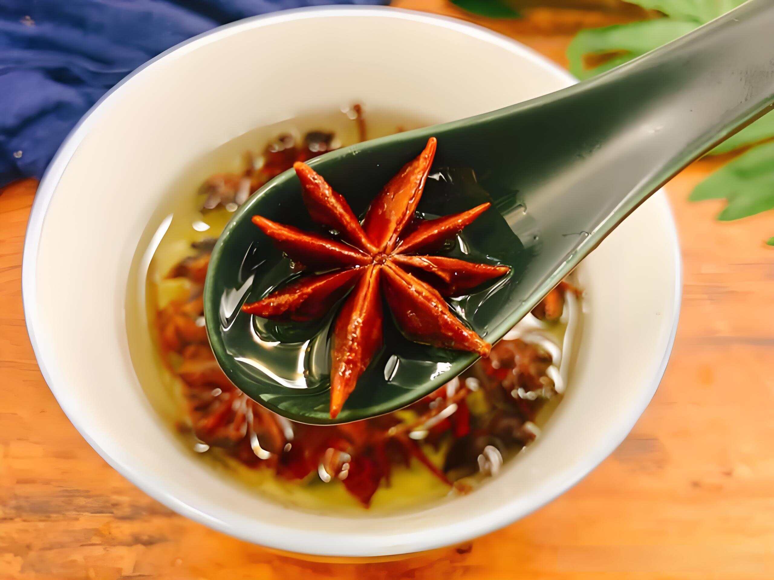 Star Anise Sipce Authentic and natural Chinese Star Anise Whole , Fresh, Pure and Dried Anise Pods, Great for Cooking, Baking (2.47 ounces)