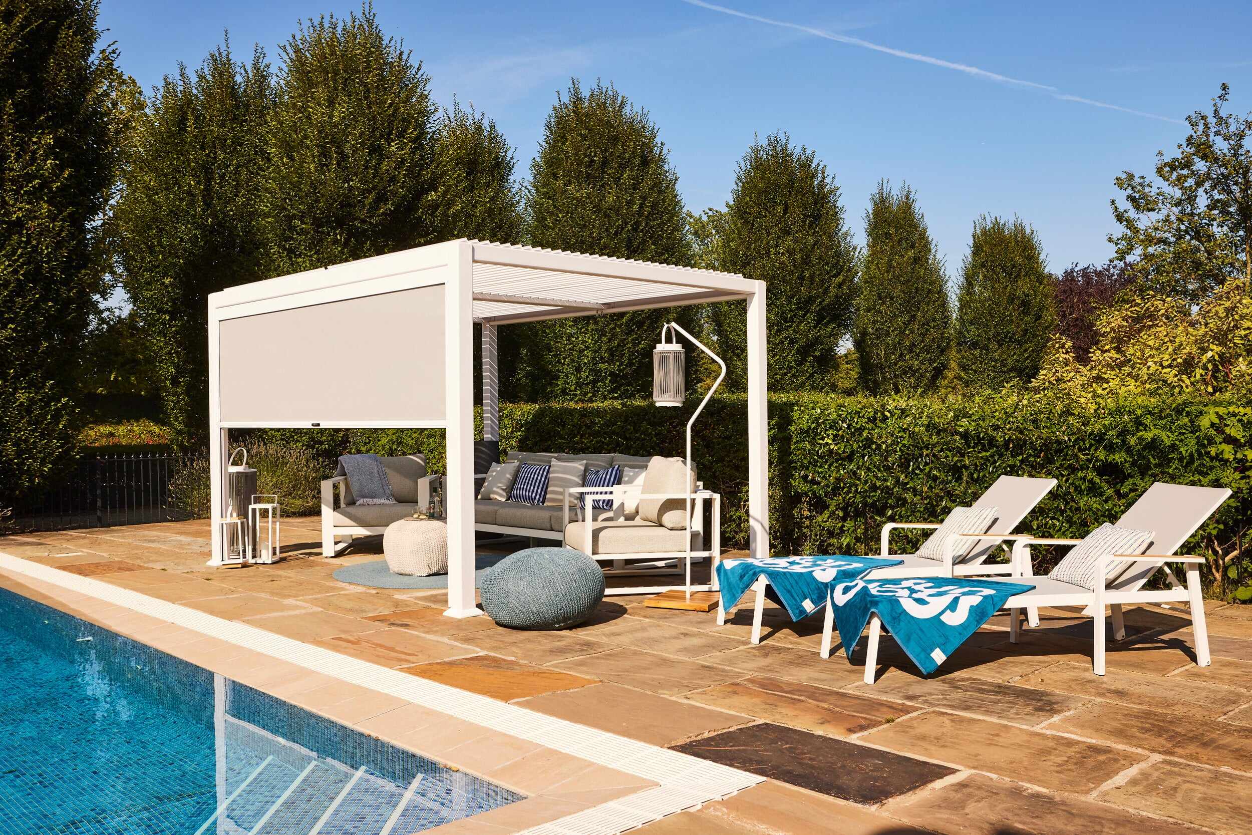 What Is a pergolas ? Differences Between Aluminum and Wooden Pergolas 