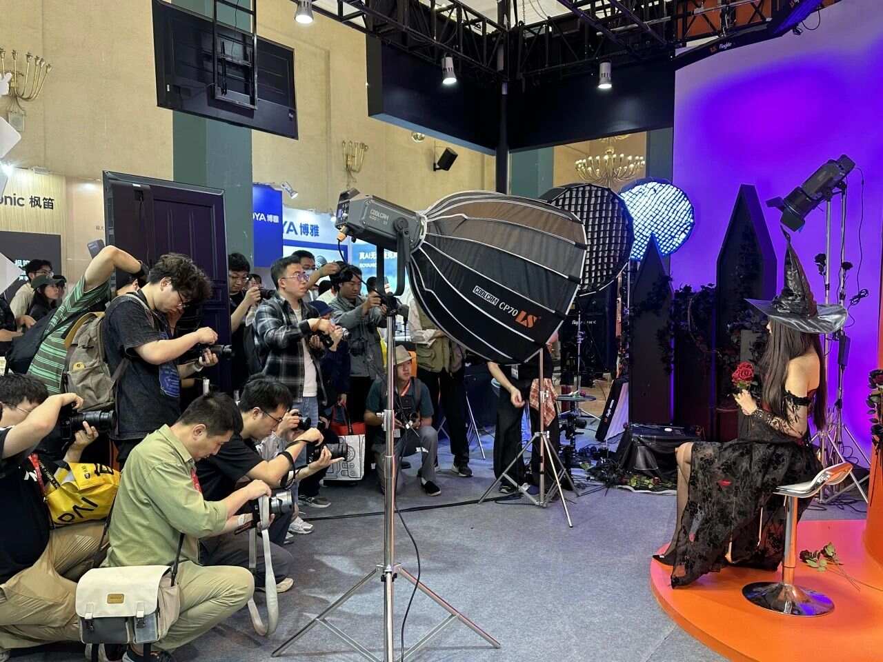 Exhibition Review | Wow! What Made This Booth So Crowded~