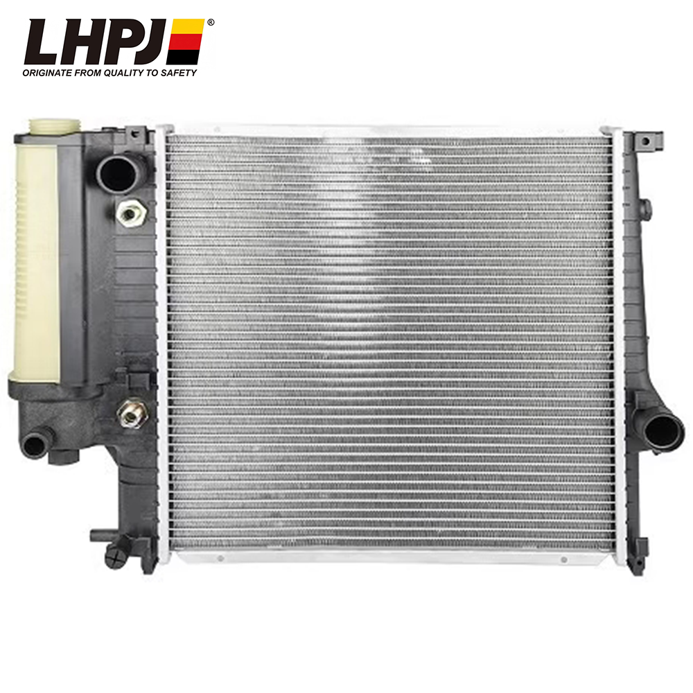 Automotive Radiator LR062670
