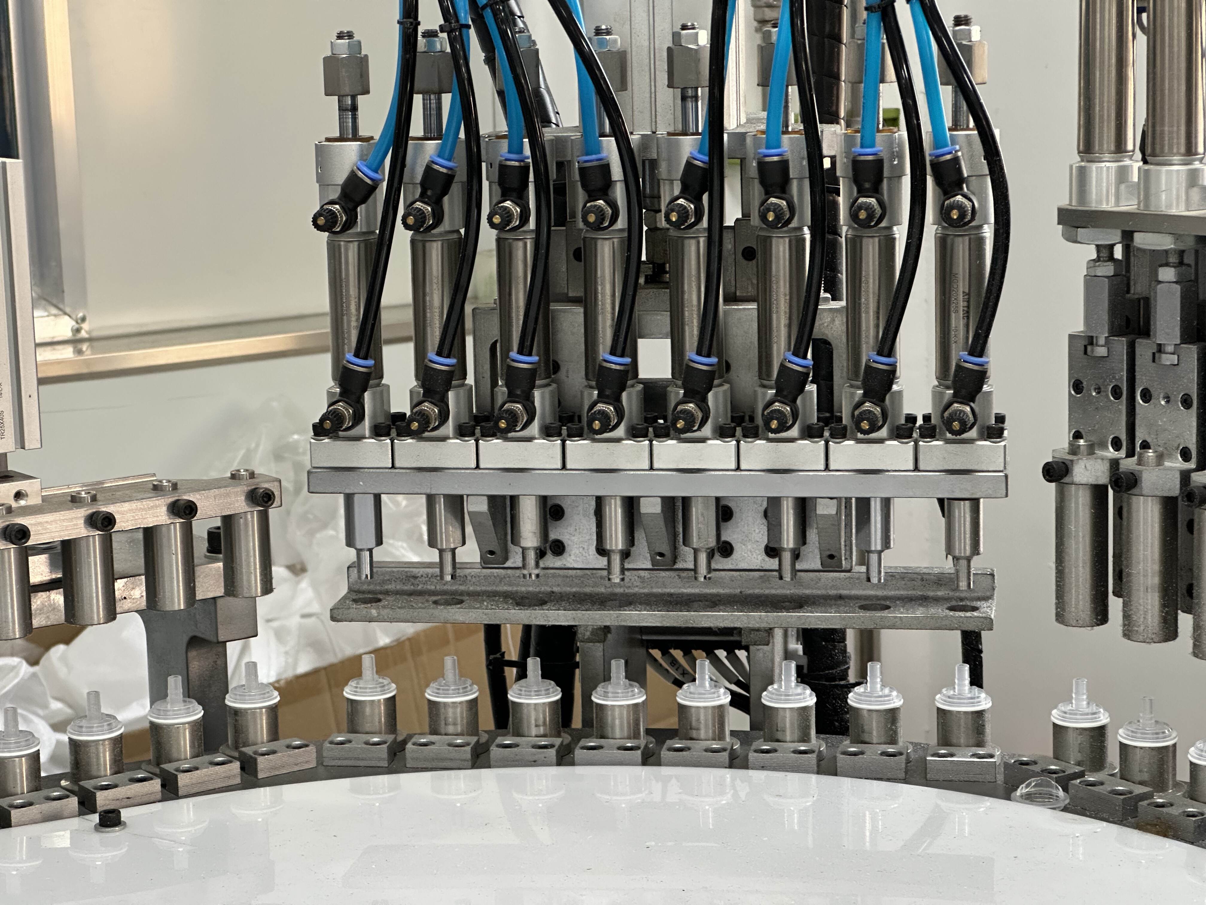 SR-CPM-03 8-Station Testing Machine Of Screw Lotion Pump Body