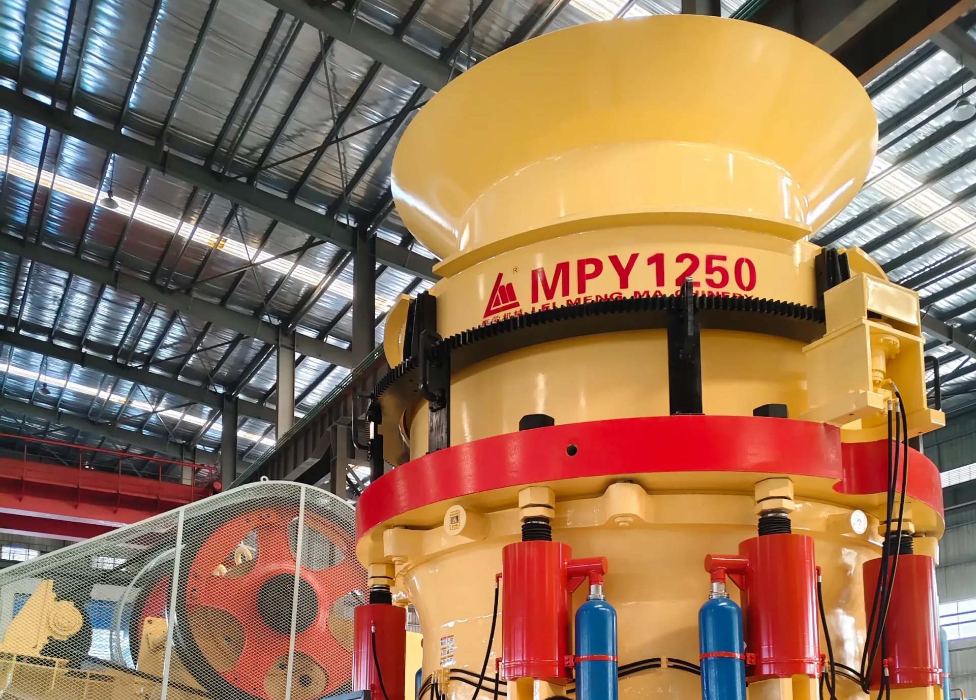 MPY1250: بزرگترین سنگ شکن هیدرولیک چند سیلندر جهان