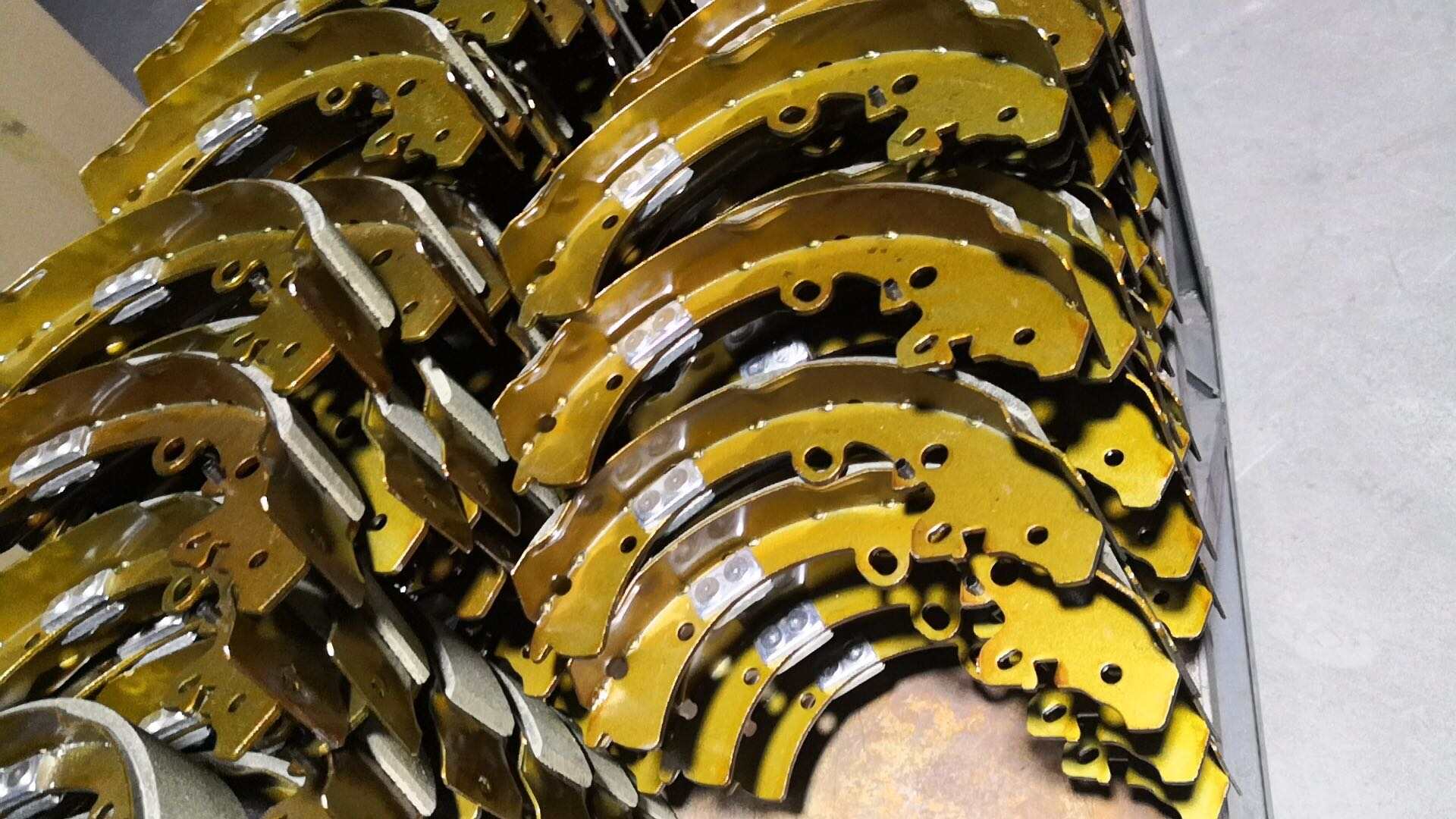 Ceramics, less metal