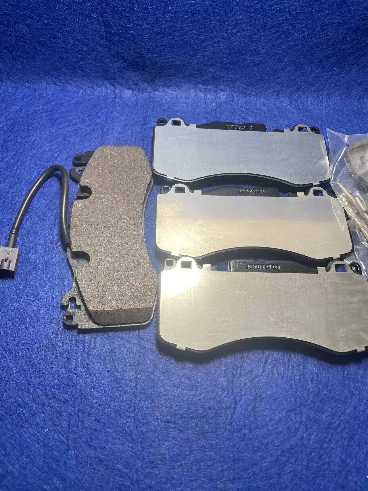 Ceramics, less metal