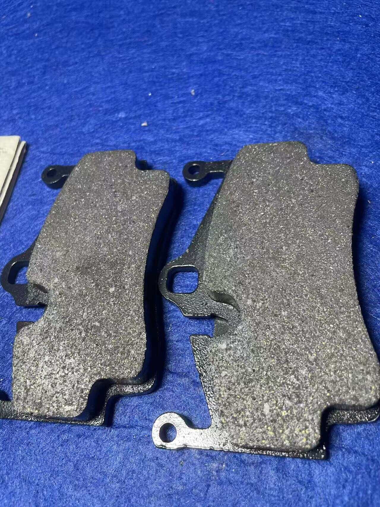 Ceramics, less metal