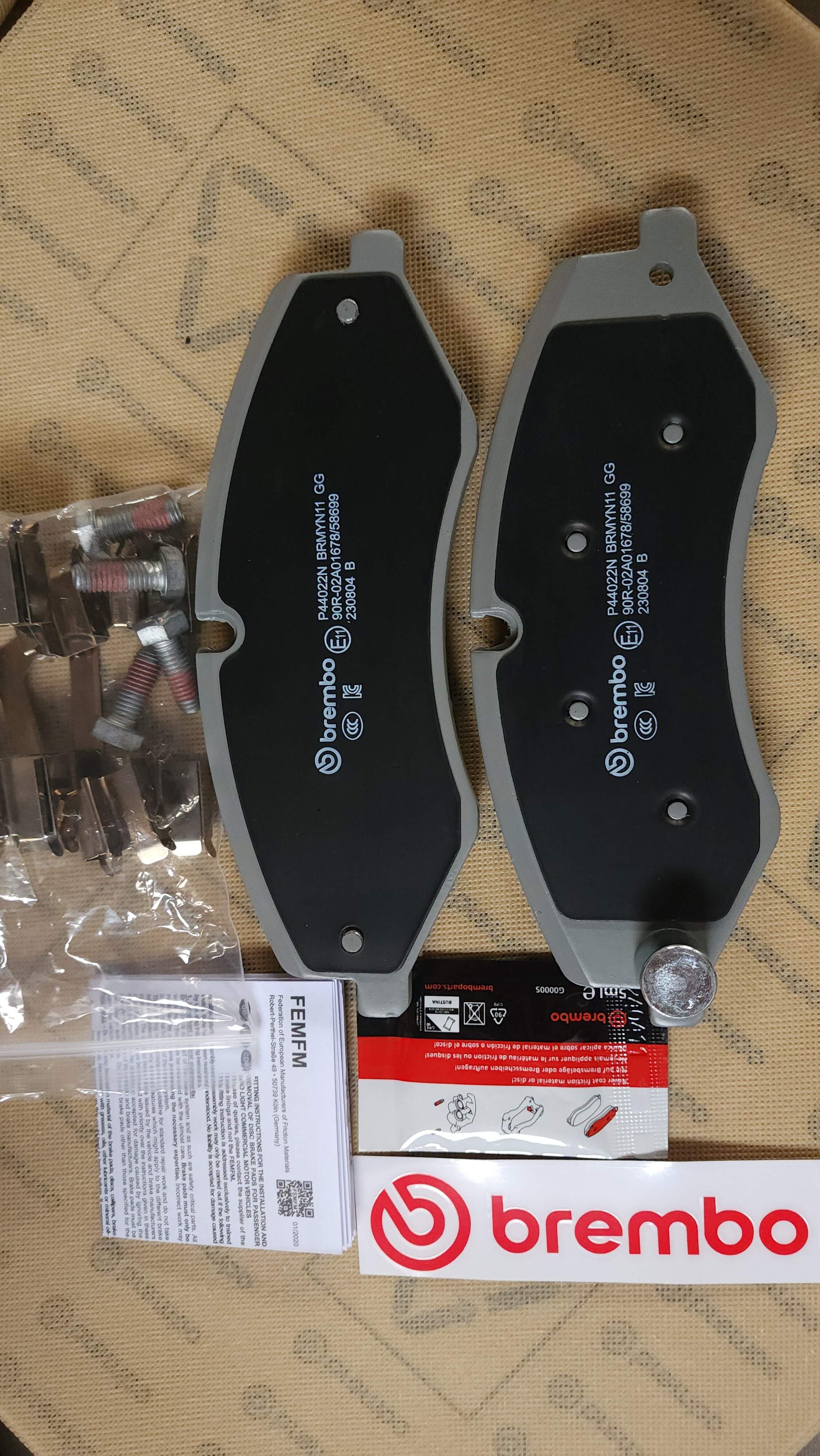 LAND ROVER  DEFENDER Van (L663) 2.0 P400e Hybrid   Brake Pad P44022