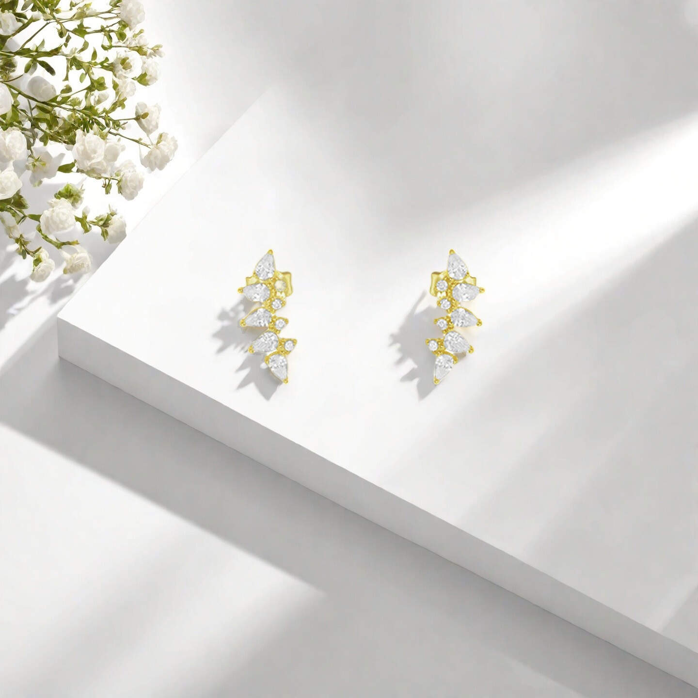Pear CZ earrings；Cluster stud earrings；Gold-plated earrings；Elegant CZ studs；Bridal earrings；Daily wear earrings；Wholesale fashion earrings；Sparkling earrings