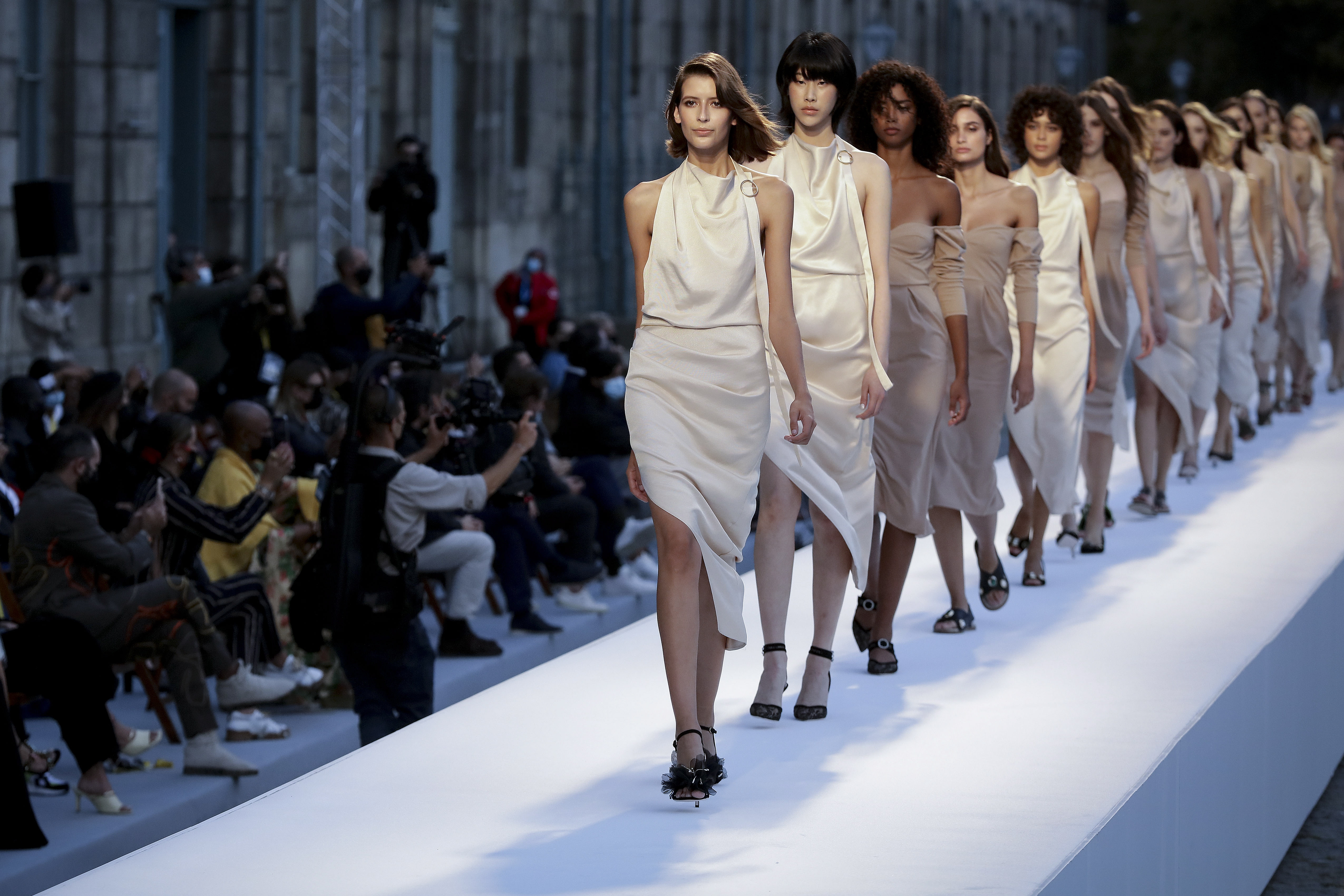 Working with Reliable Apparel Suppliers in China: A Global Buyer&rsquo;s Guide