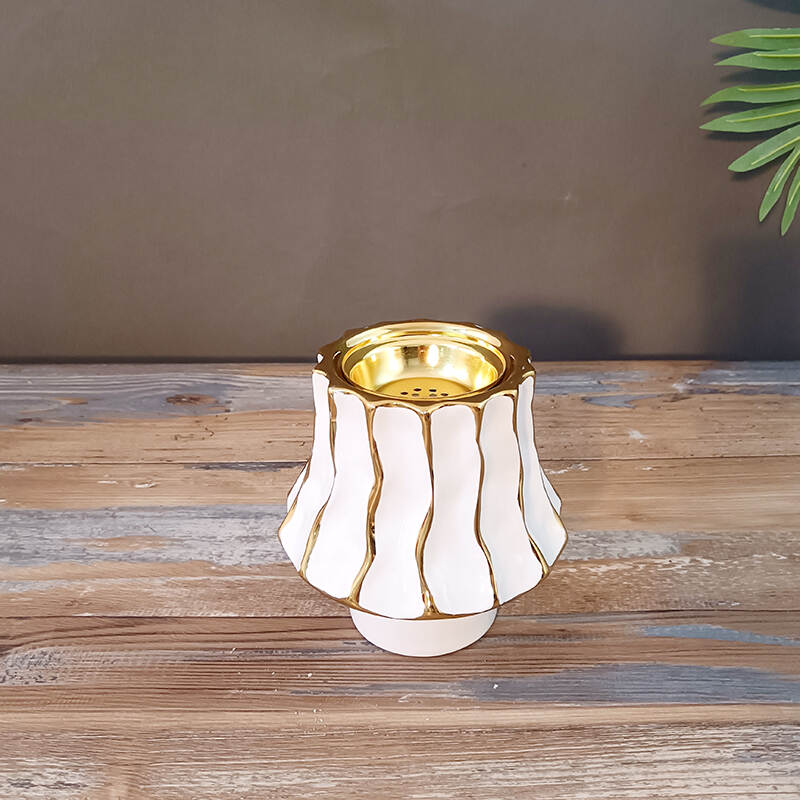 Small and cute portable  candlesticks Striped Candle Holder with Gilded Edge Stroke Design