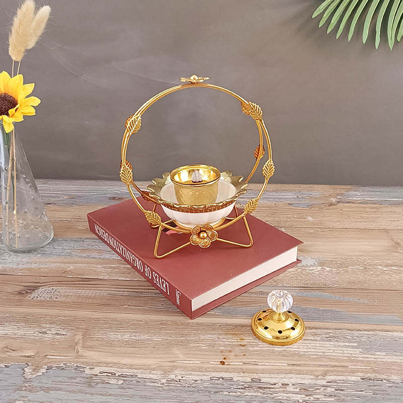 Embossed aromatherapy candle holder，candlestick holders， decorative candles and holders