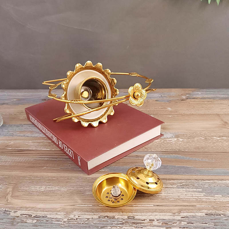 Embossed aromatherapy candle holder，candlestick holders， decorative candles and holders