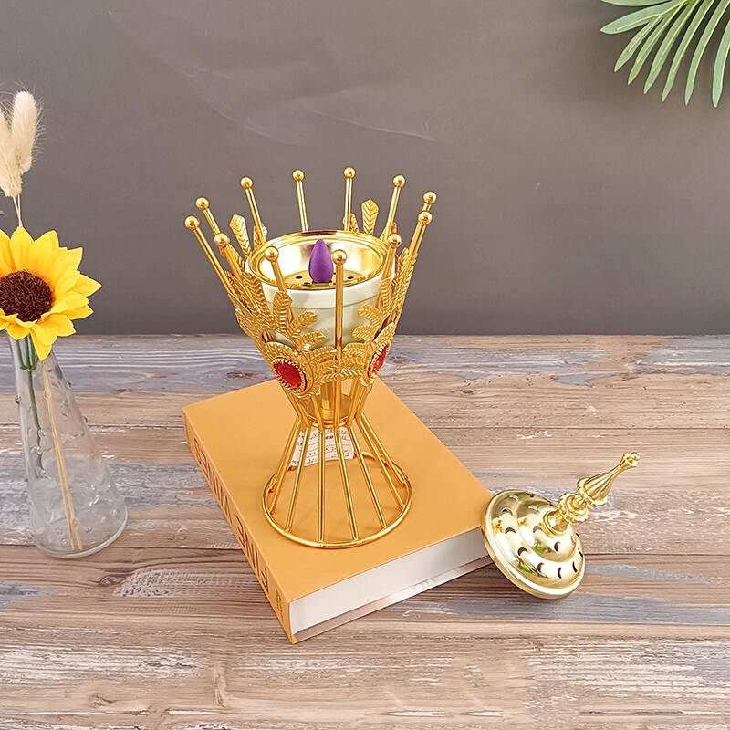 Luxurious Golden Middle Eastern style insence holder Hollow cover design  Bakhoor Incense Burner for Yoga, Spa Aromatherapy