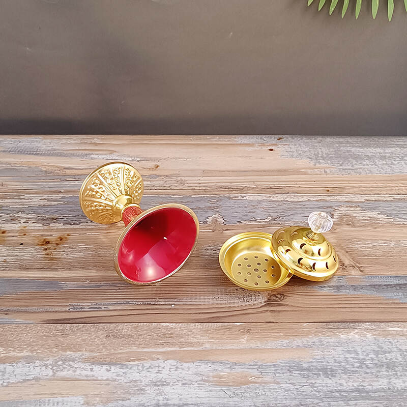 High-legged candleholder with aroma diffuser for meditation