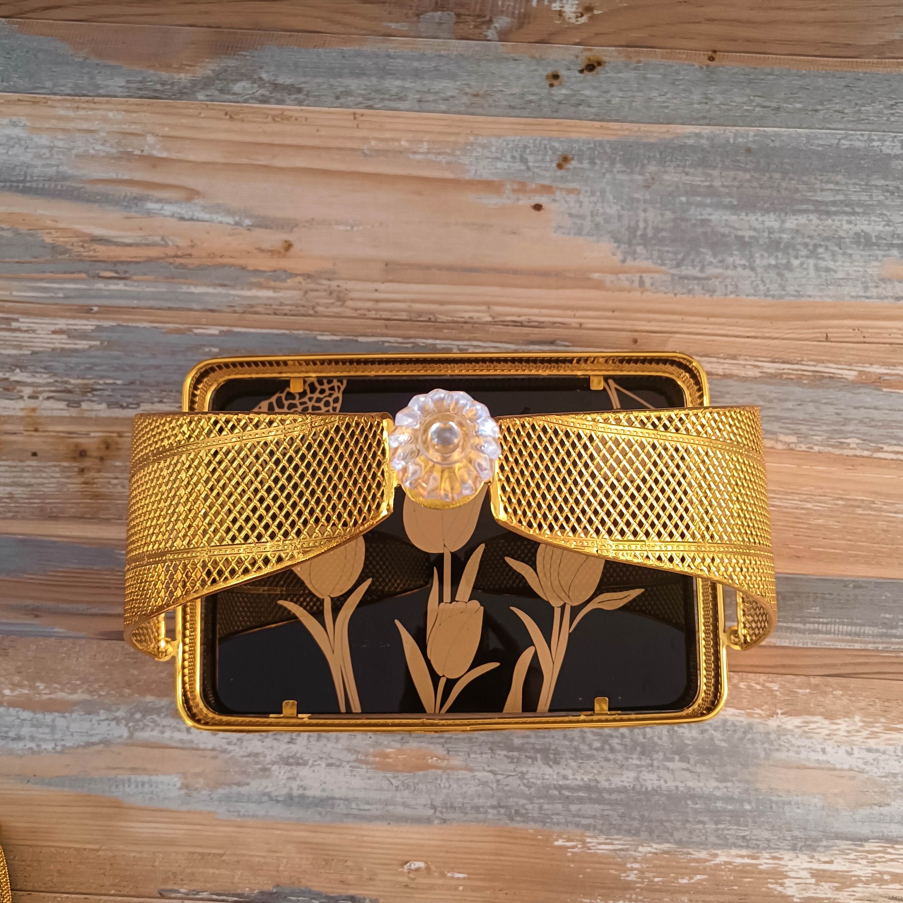 fruit plating design,fruit platter decoration,Snack Melon Seed Dried Fruit Plate Arabic Golden Dessert Tray