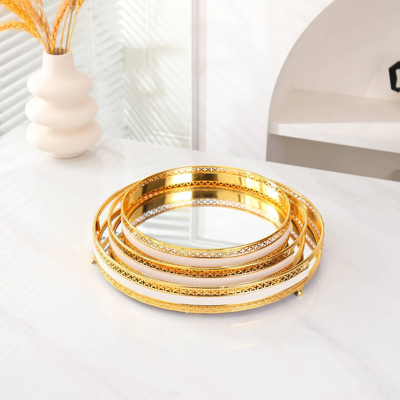 Golden Metal Tray Serving Tray,Storage Perfume Organizer for Bedroom， Metal Mirror Serving