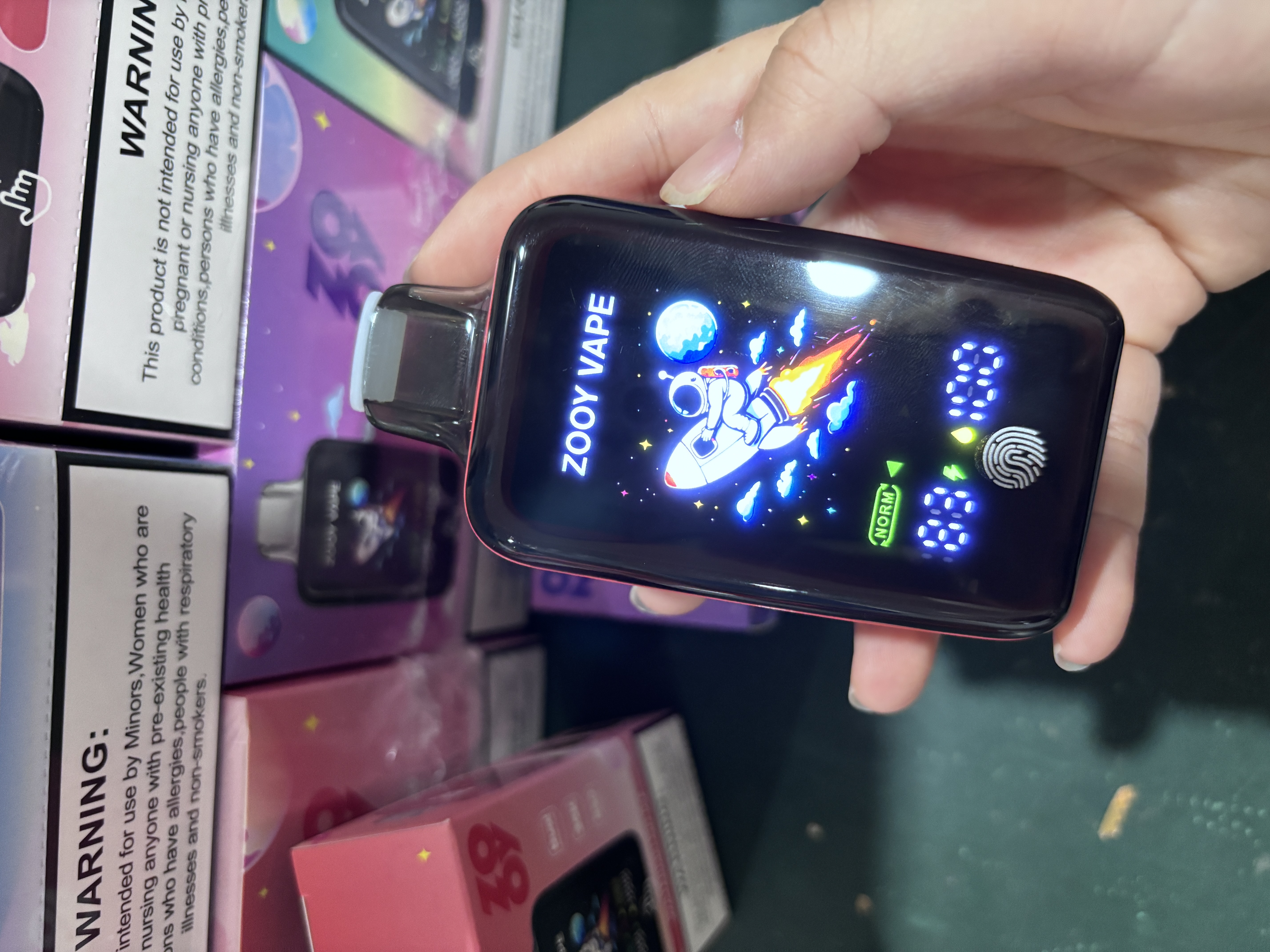 Zooy Flyer 35000; kertakäyttöinen vape; ladattava vape; Säädettävä ilmavirtavape; 35000 Puff Vape; ostaa vape Saksa; Vape EU -varasto; Tyyppi-C Vape; Mesh Coil Vape; Saksan e-savuke