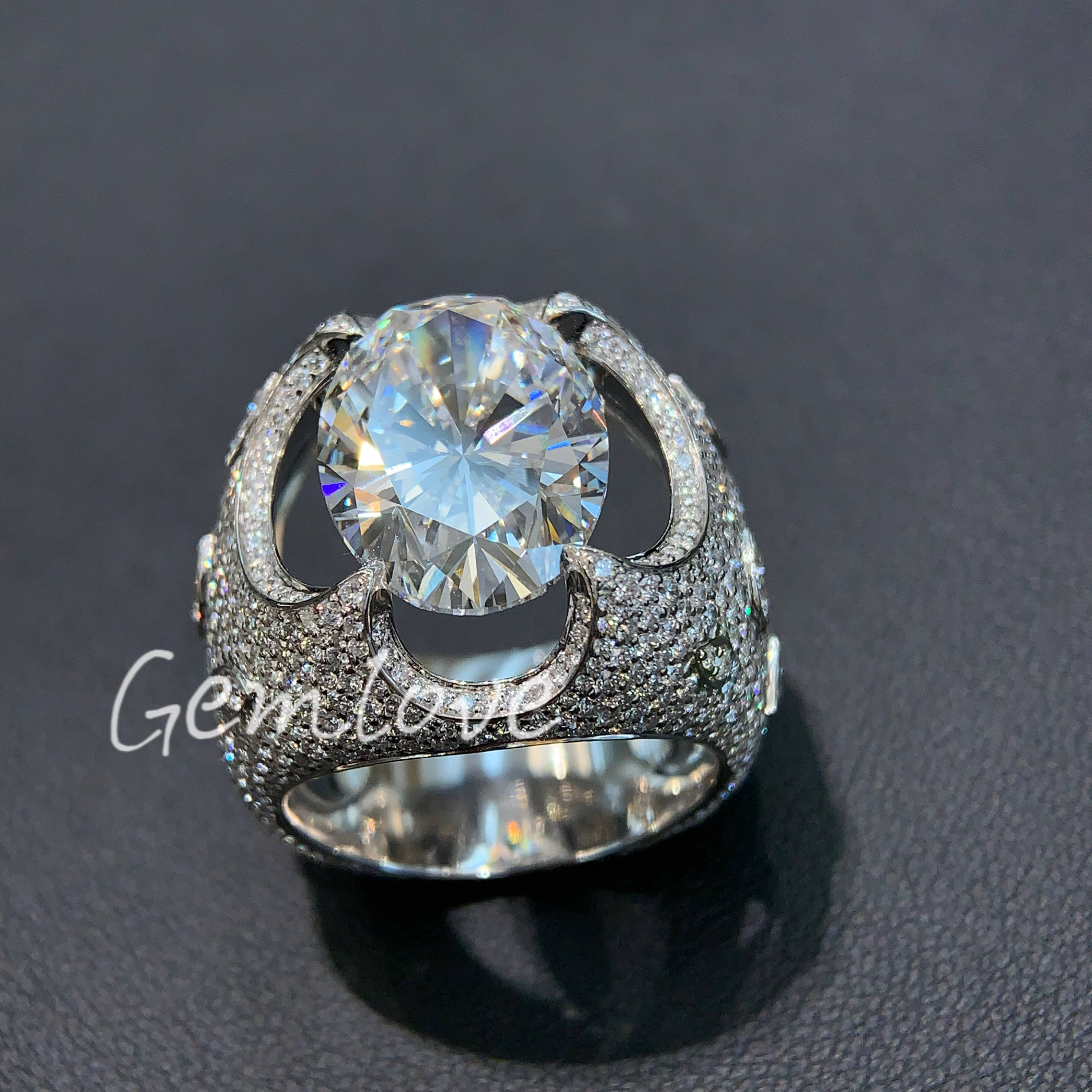 18k gold luxury ring featuring a stunning 10-carat lab-grown diamond