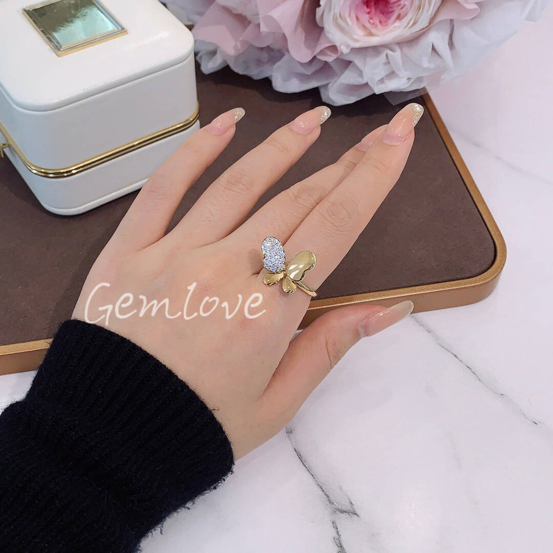 18k gold butterfly ring, elegantly adorned with natural diamonds