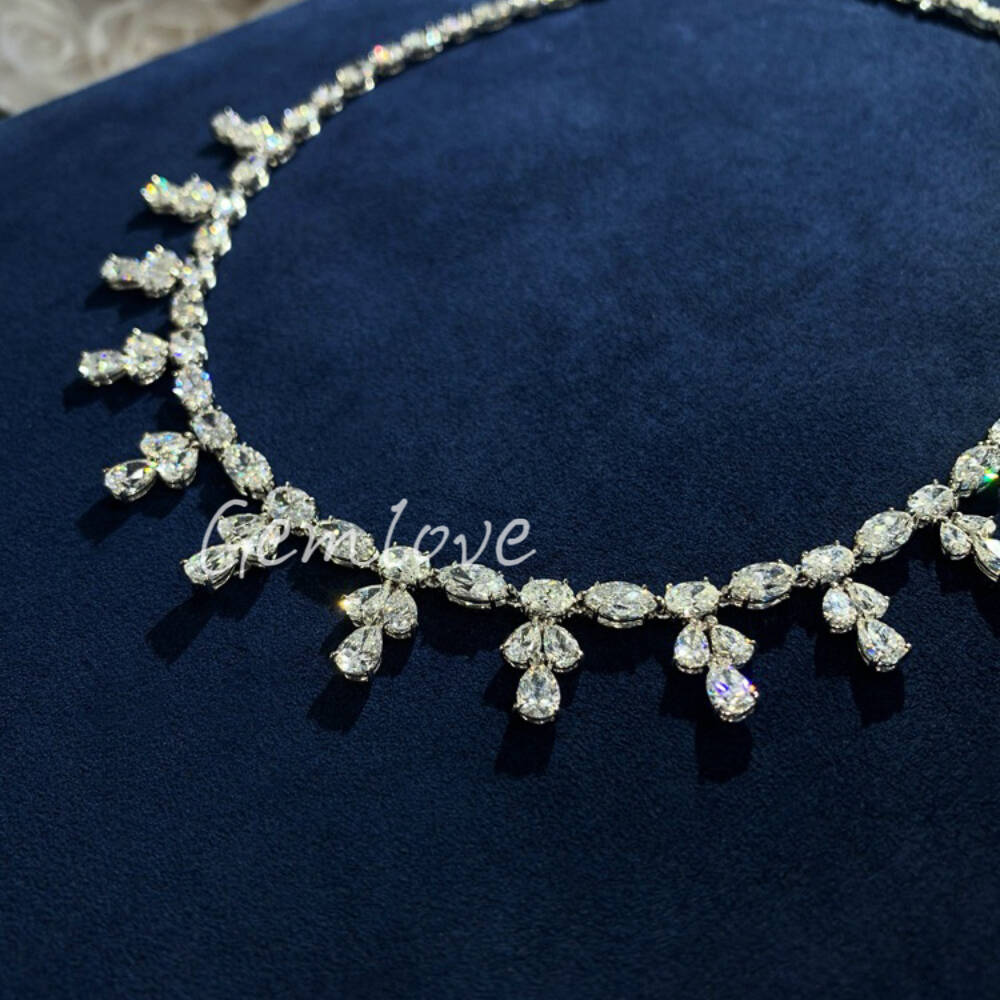 18k gold necklace adorned with natural diamonds