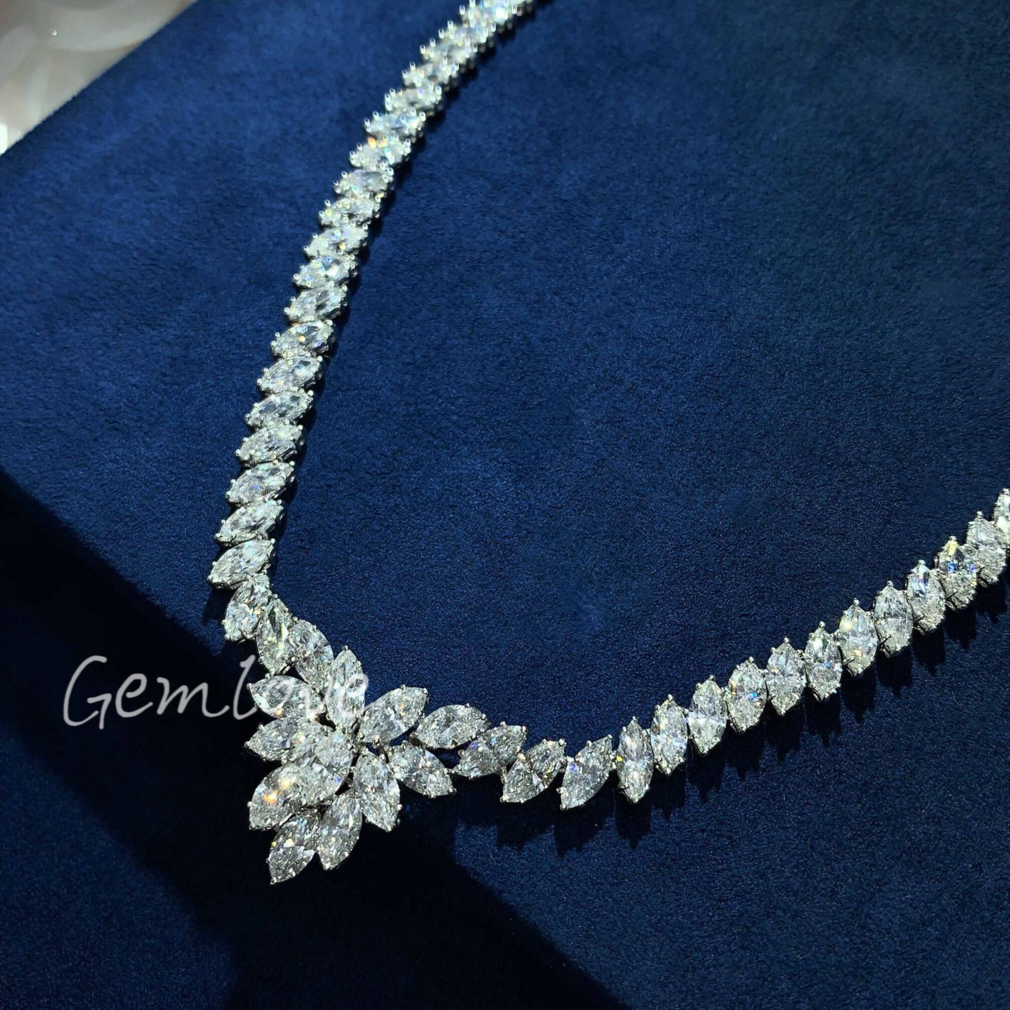 18k gold necklace adorned with natural diamonds