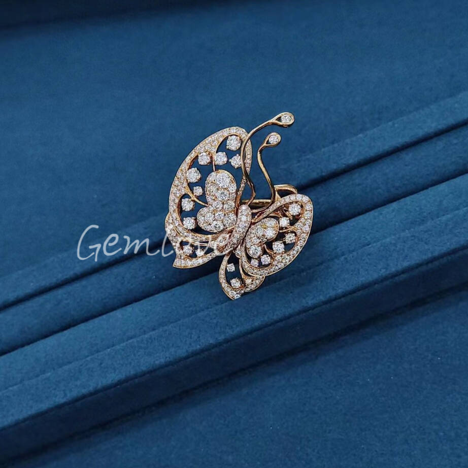 18K gold butterfly ring adorned with natural diamonds