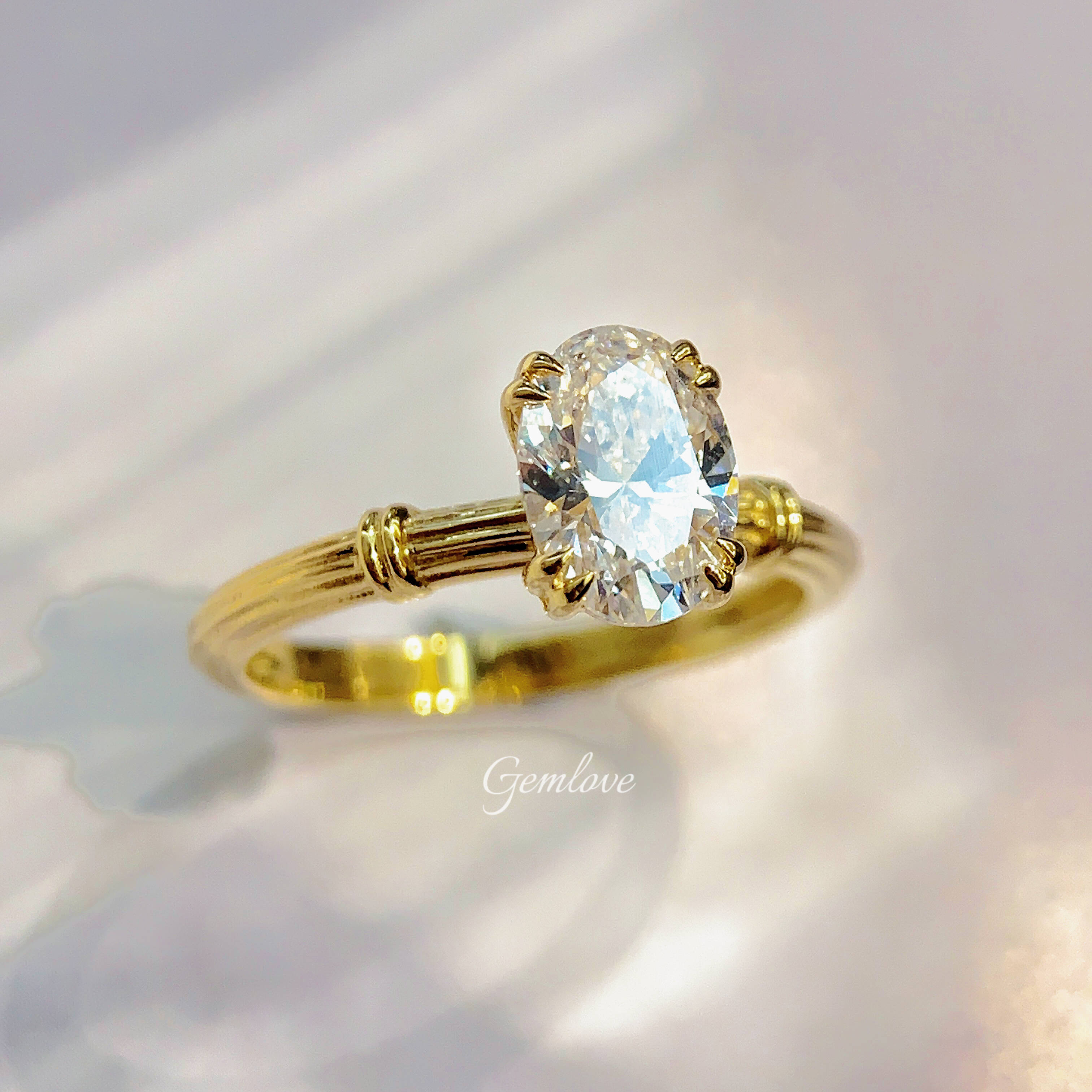 18k gold laboratory-grown diamond oval-shaped Roman column ring