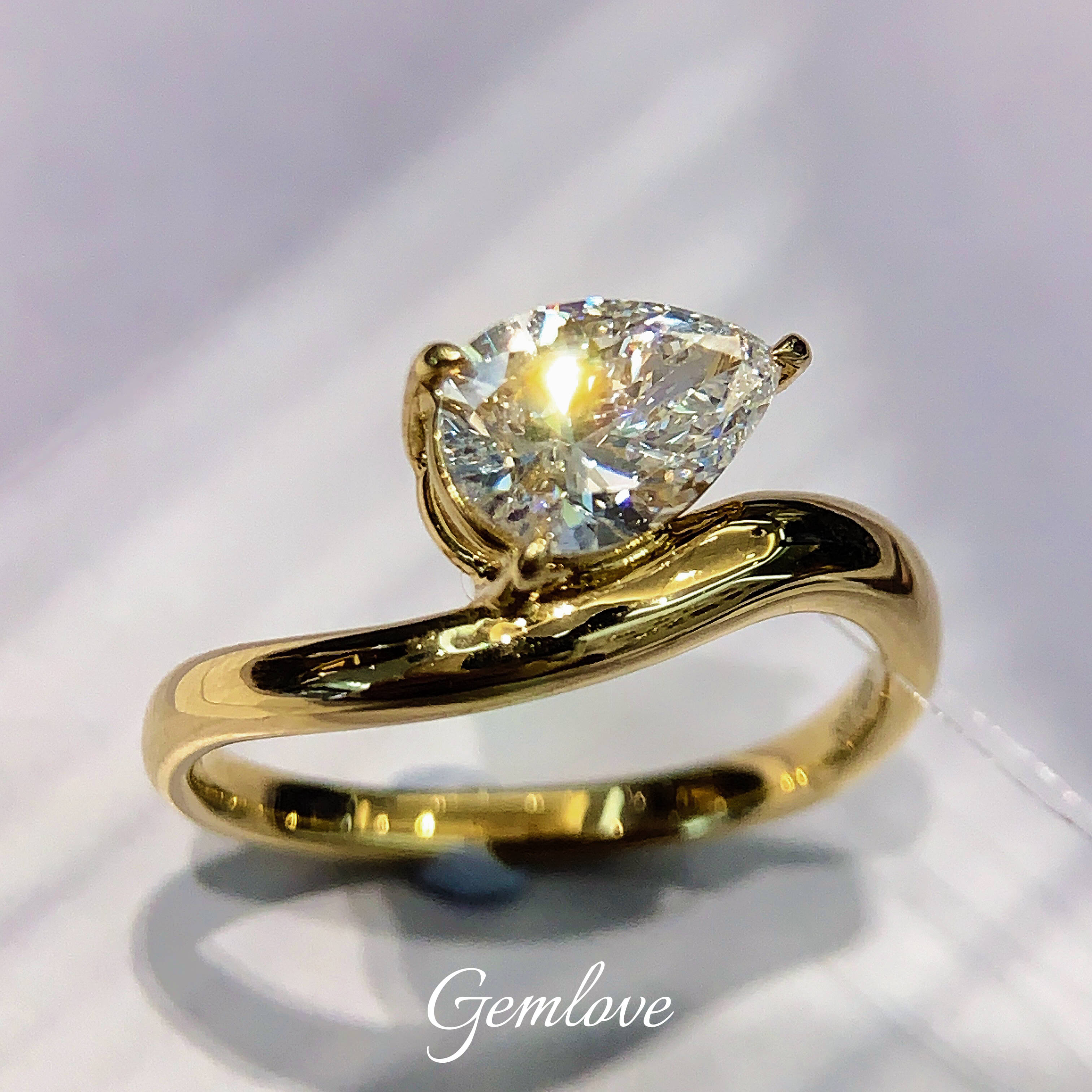 18k gold laboratory-grown diamond ring