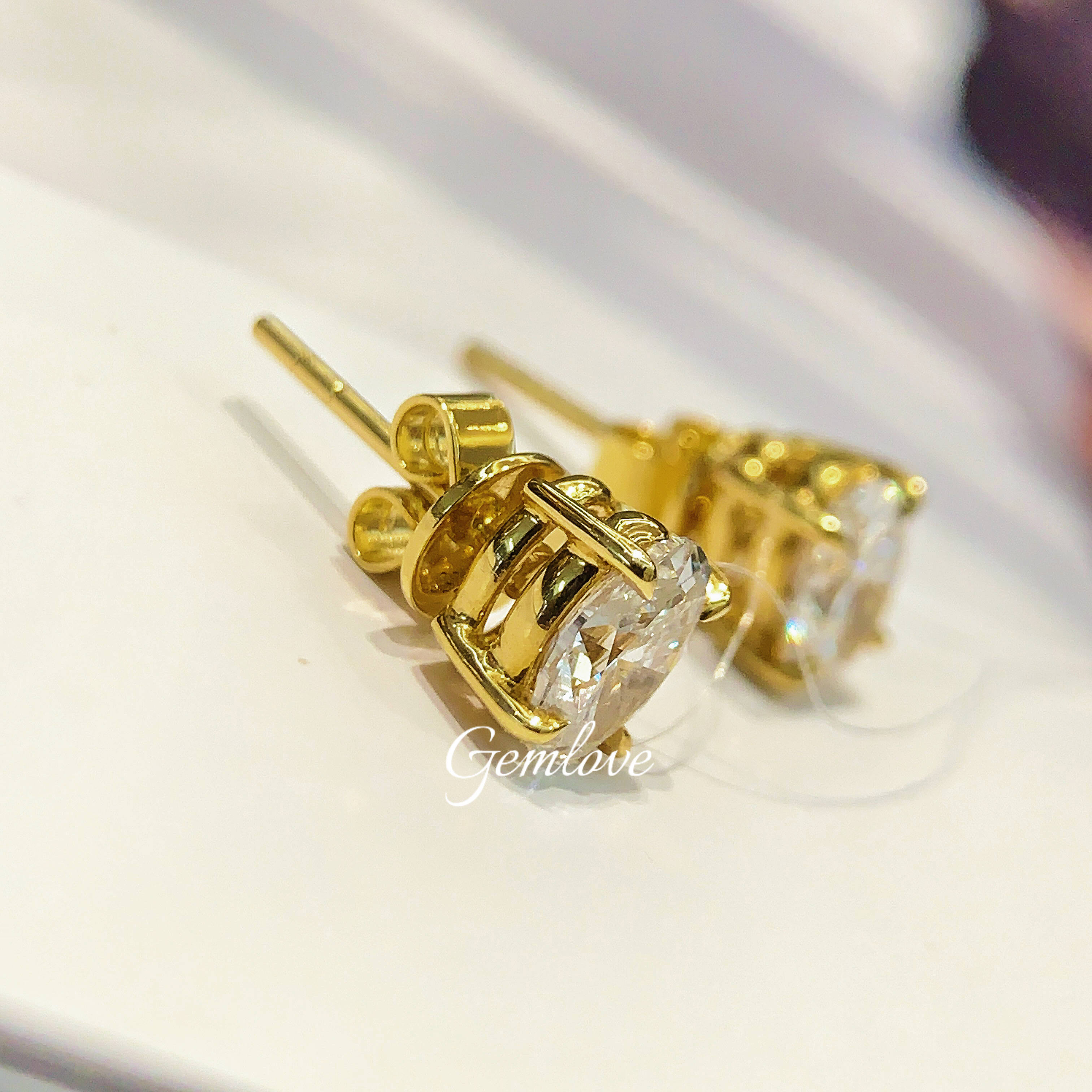 18k gold laboratory-grown diamond oval earrings