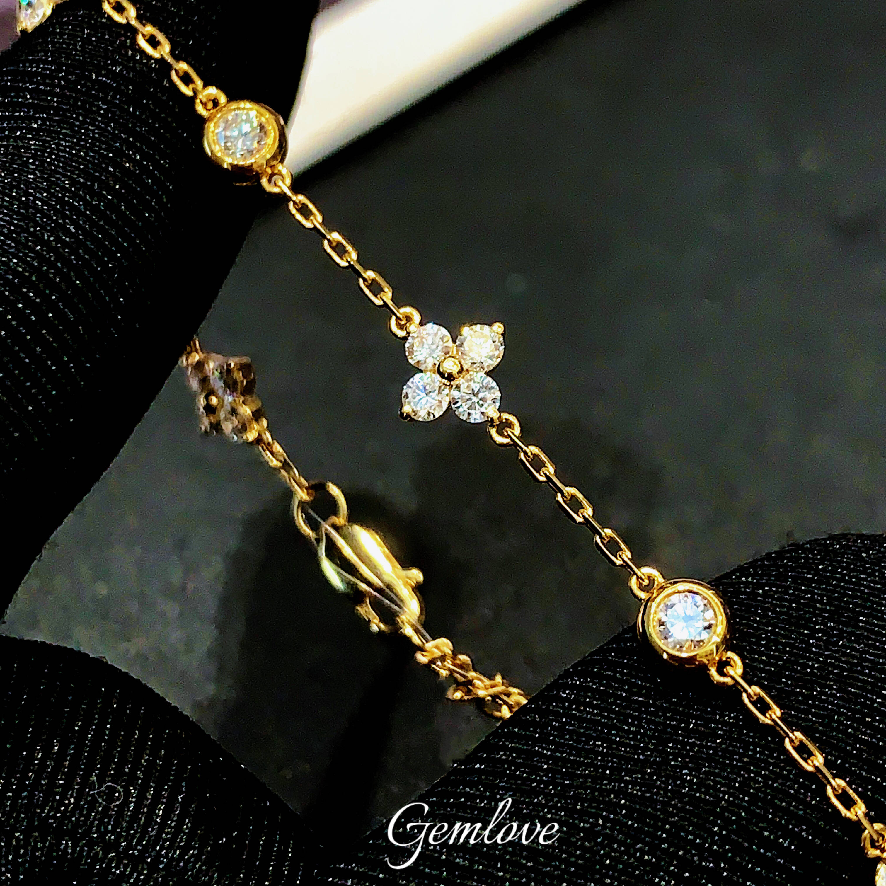 18k gold lab-grown diamond flower bracelet