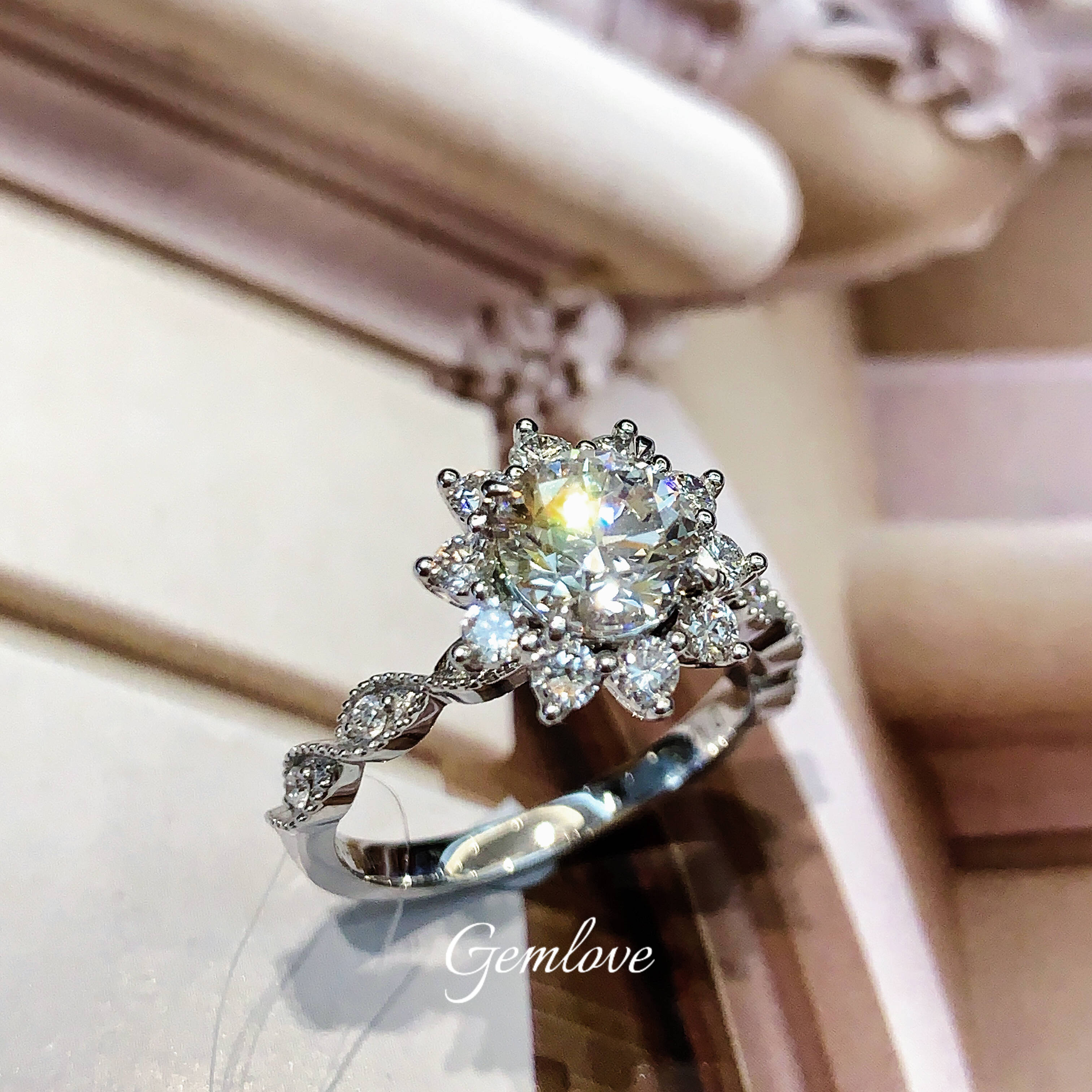 18k gold laboratory-grown diamond sunflower ring